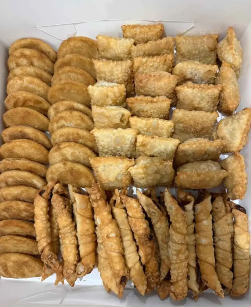 Bandeja de salgados fritos variados